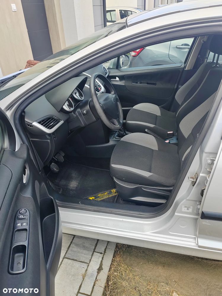 Peugeot 207 75 Urban Move - 11