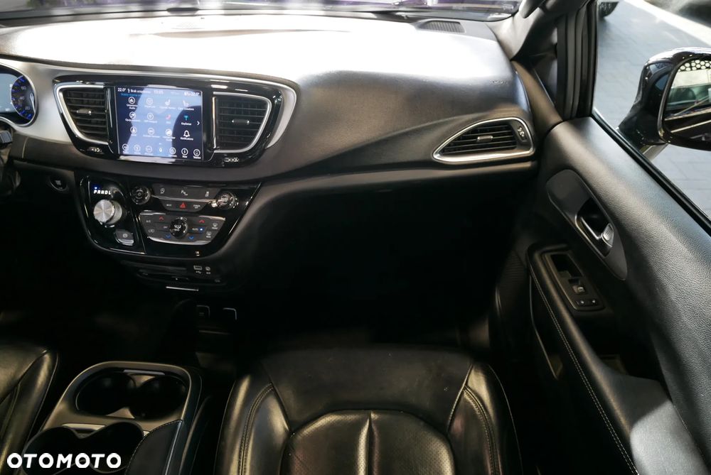 Chrysler Pacifica - 15