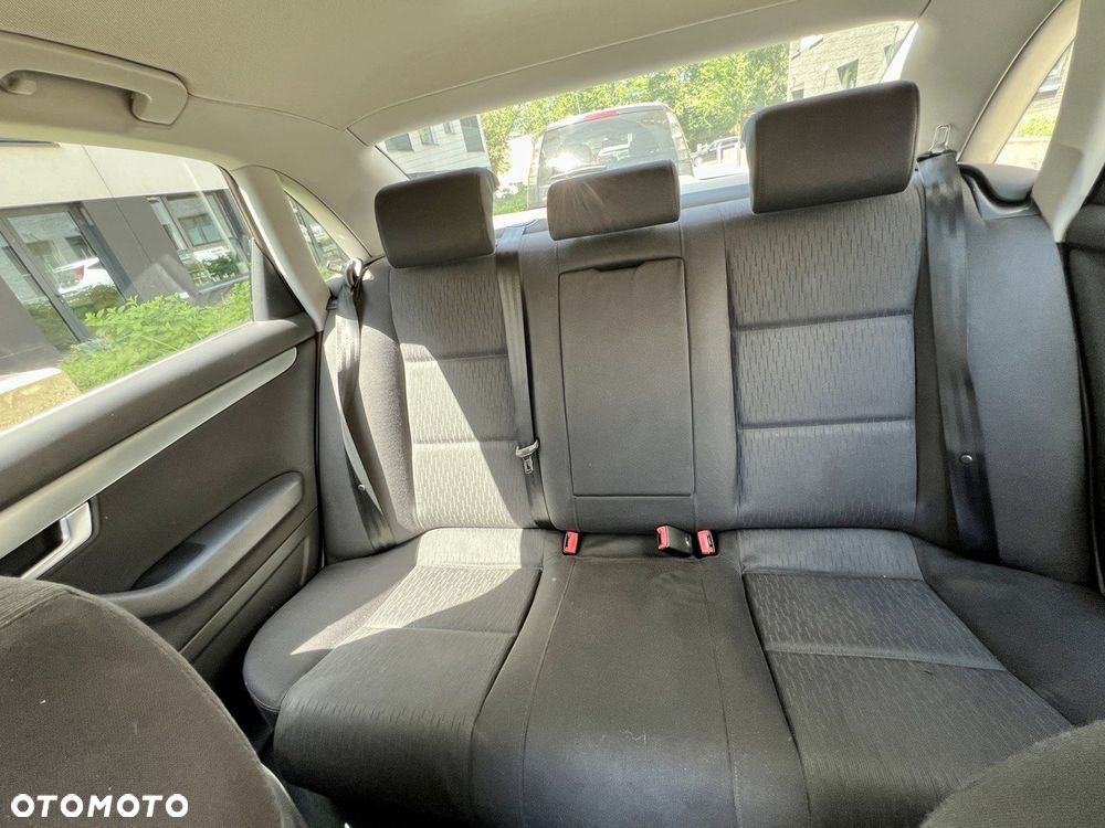 Audi A4 Limousine - 8