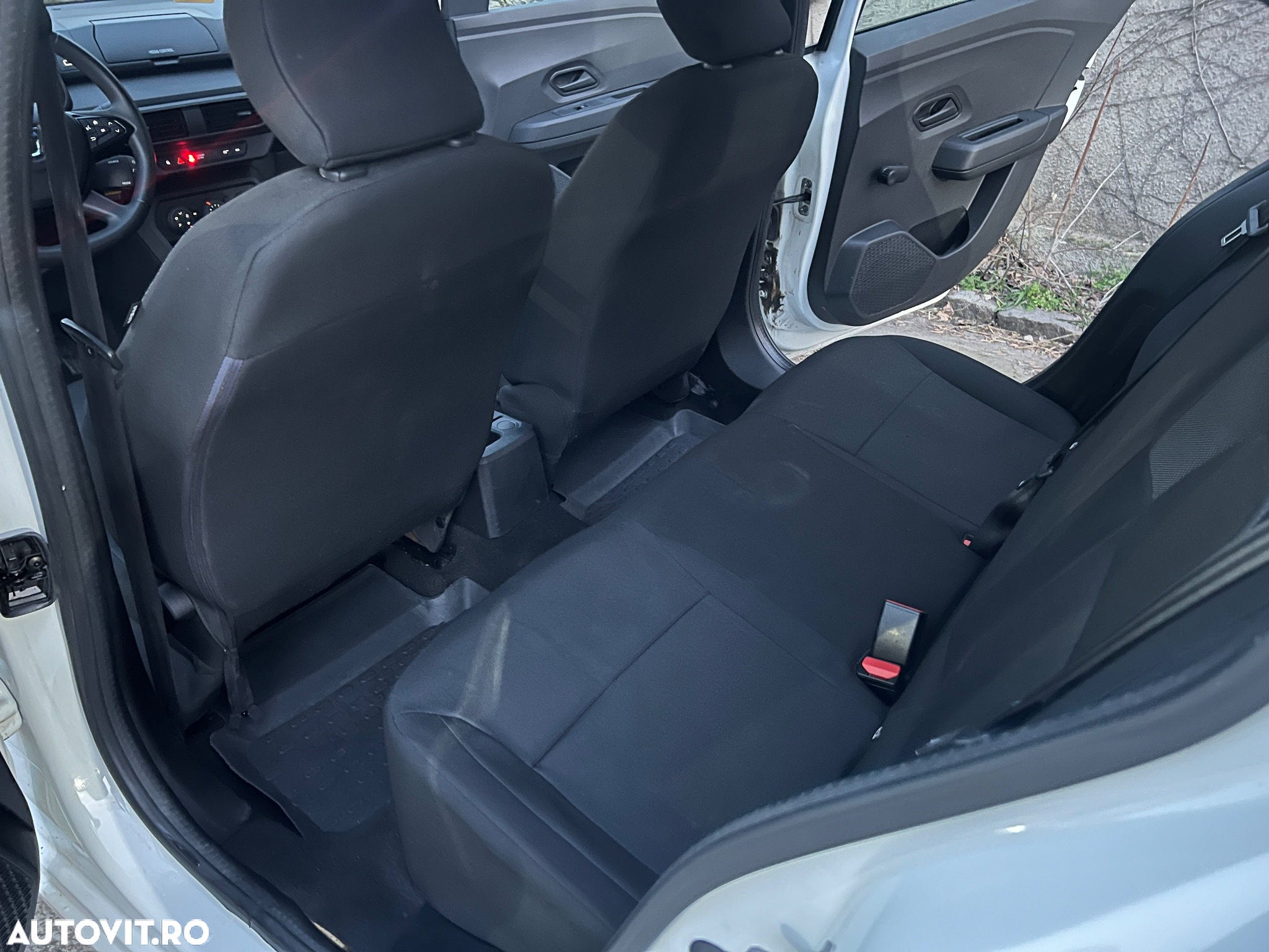 Dacia Logan TCe 90 MT6 Comfort - 23