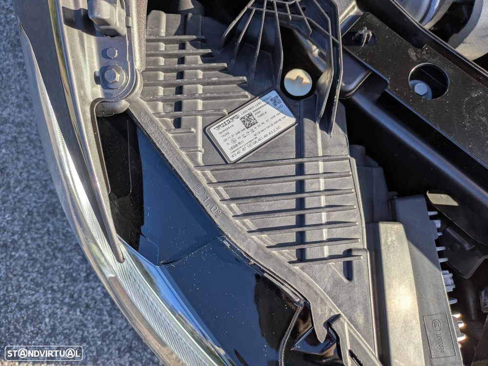 Volvo XC 60 2.0 T6 PHEV Inscription AWD - 37