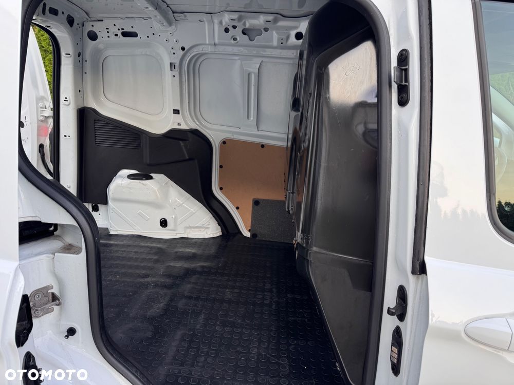 Ford Transit Courier - 23