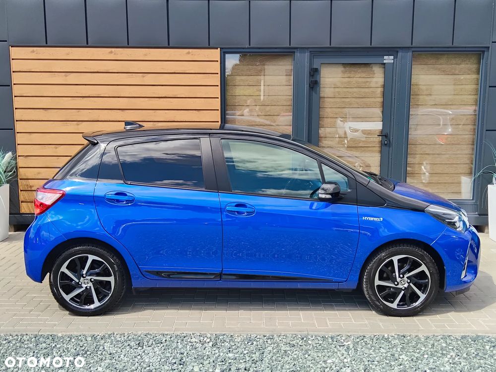 Toyota Yaris Hybrid 100 Premium - 32