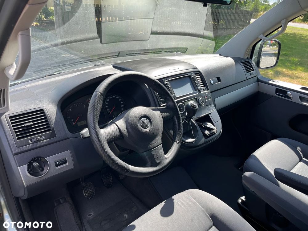 Volkswagen Multivan - 13