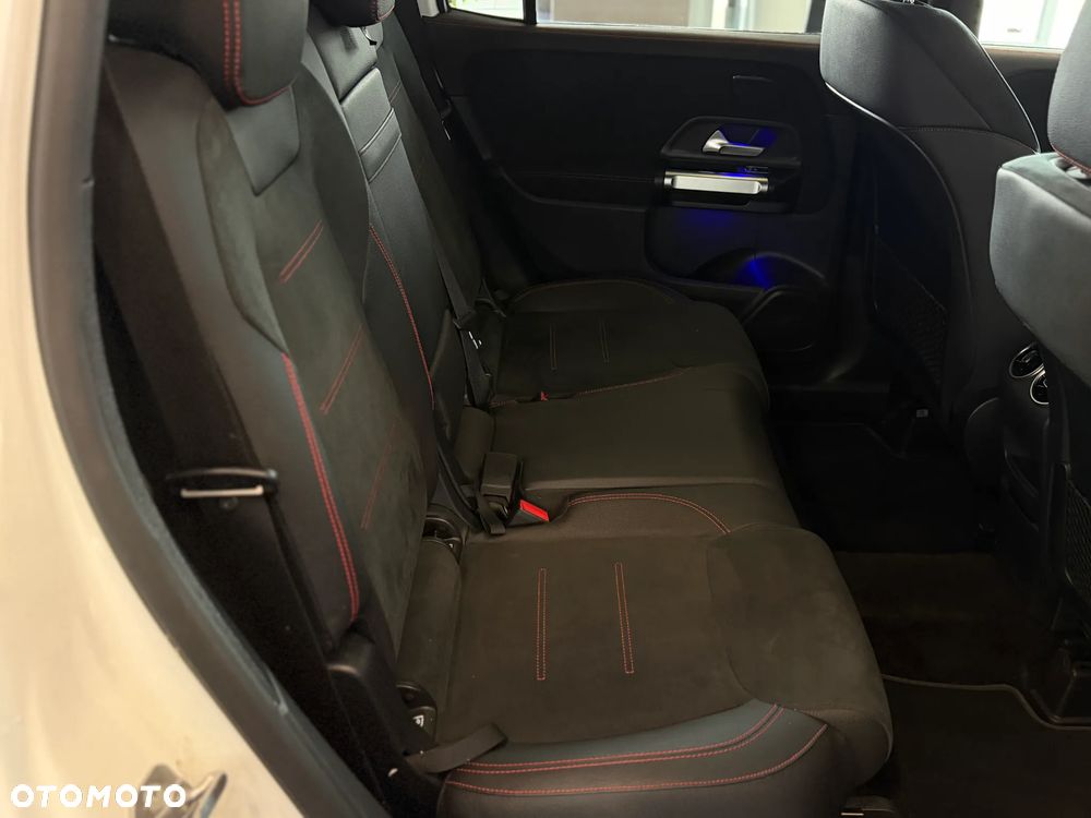 Mercedes-Benz GLB 200 AMG Line 7G-DCT - 7
