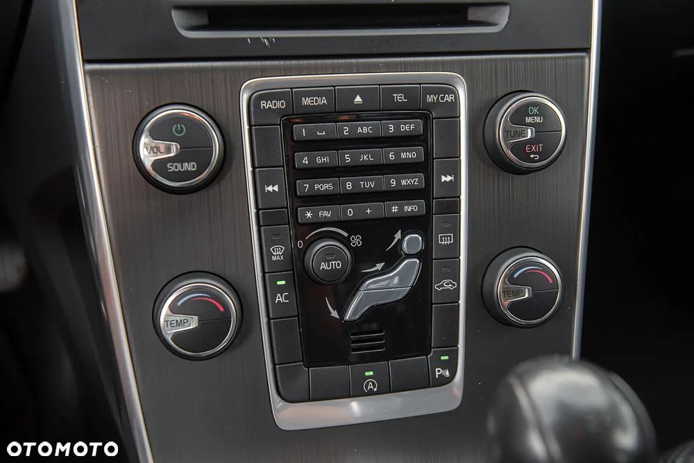 Volvo V60 T3 R-Design Summum - 19