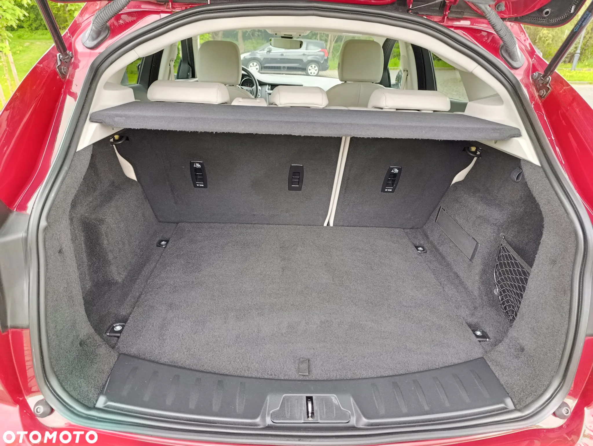 Jaguar E-Pace 2.0 i4P AWD R-Dynamic - 16