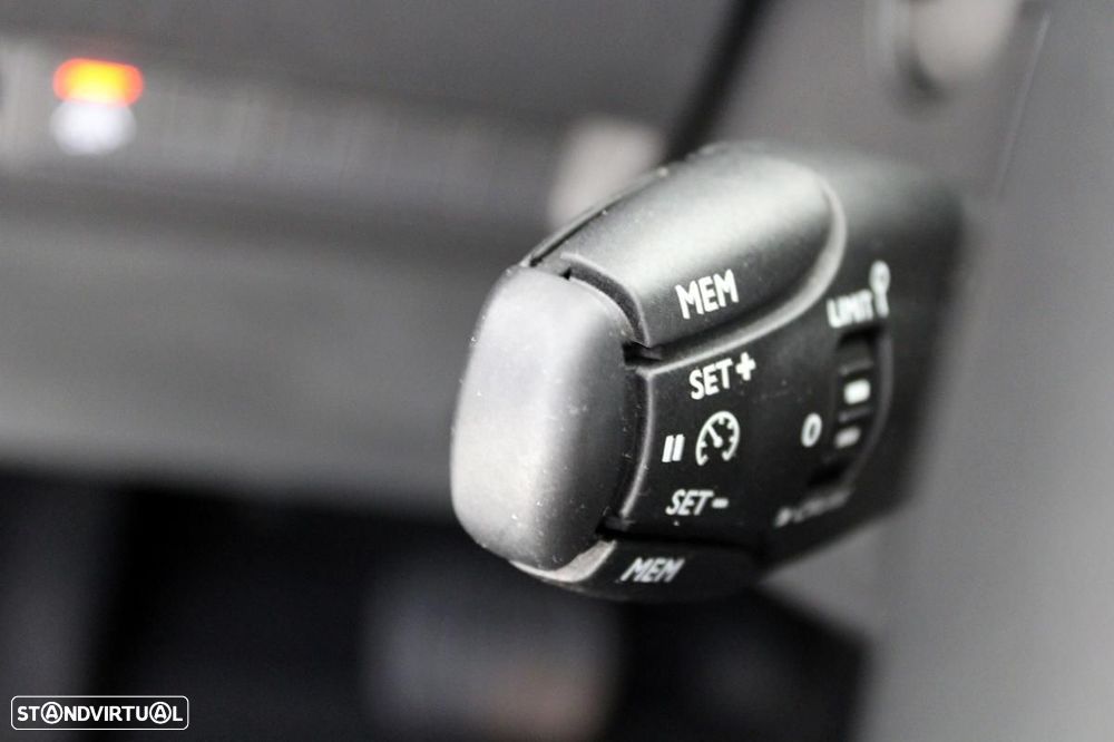 Peugeot e-208 Allure - 20