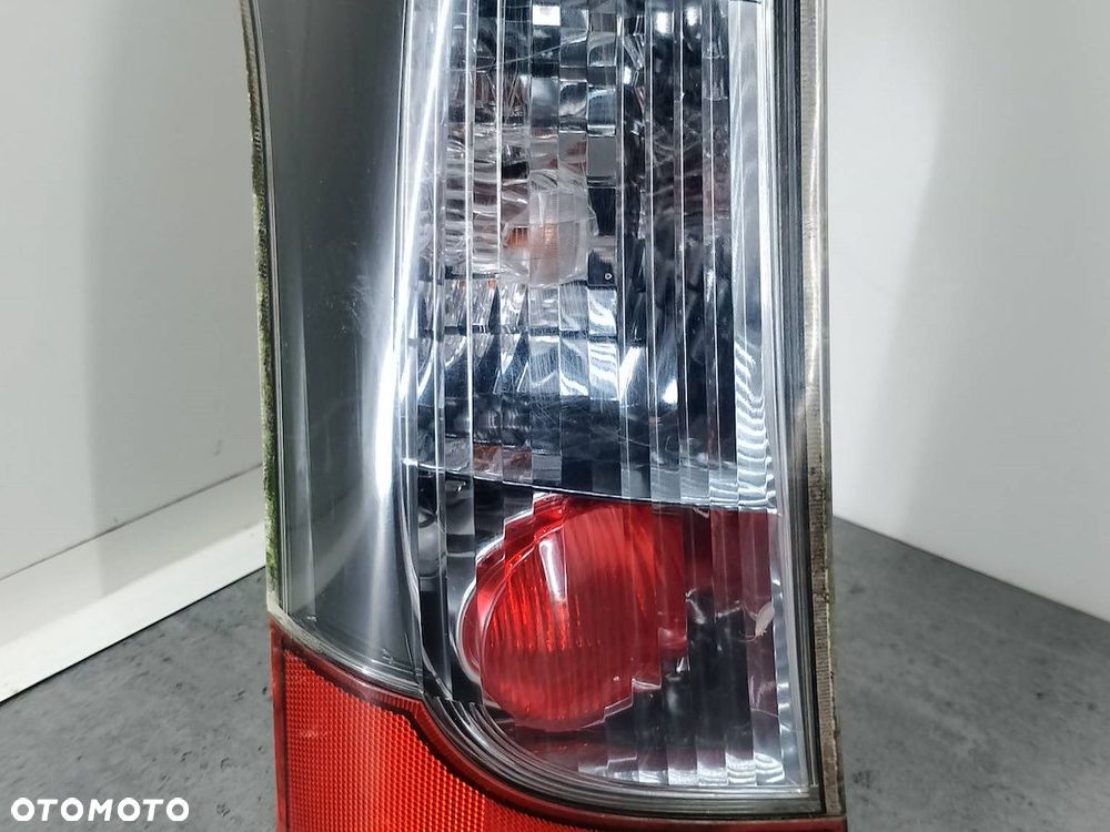 LAMPA TYLNA LEWA MITSUBISHI GRANDIS - 9
