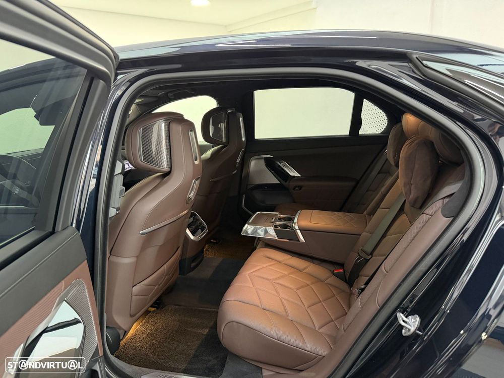 BMW 760 M760e xDrive - 36