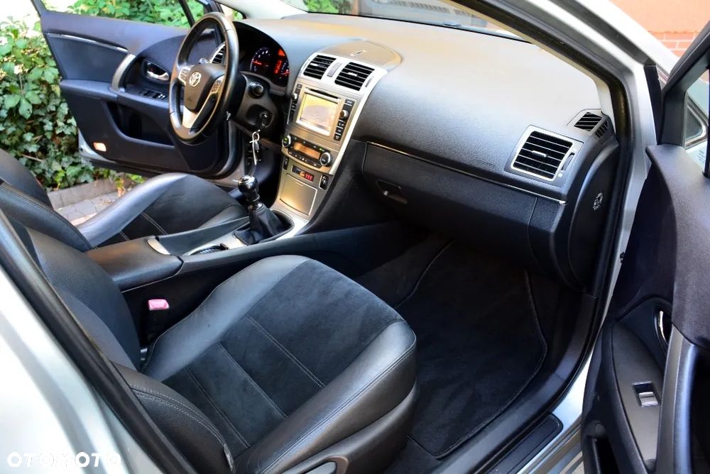 Toyota Avensis 1.8 Premium EU5 - 21