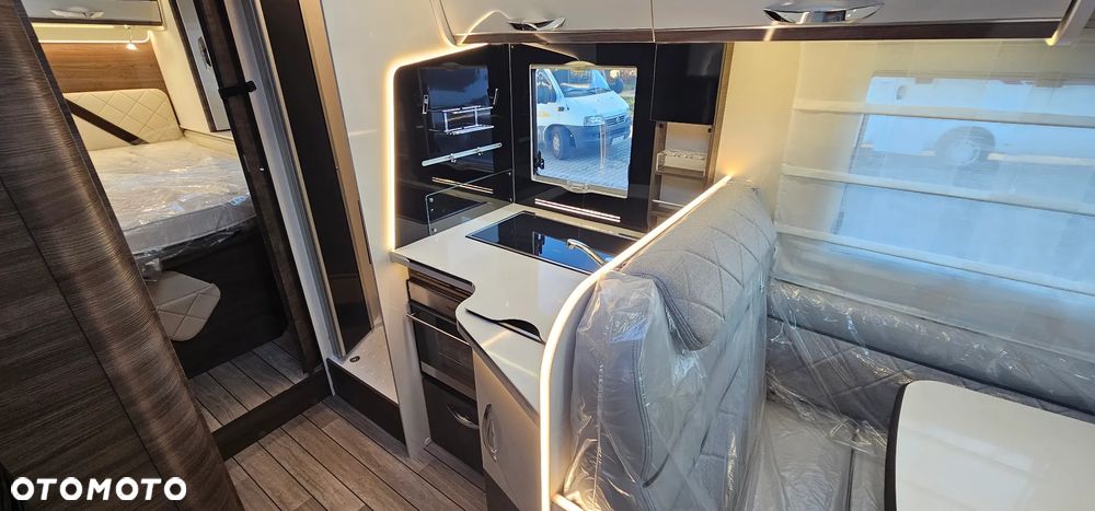 McLOUIS NEVIS 879G - 24