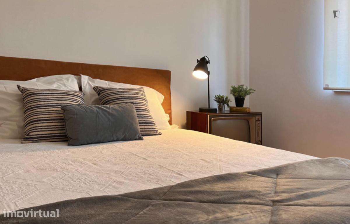 Quarto - localizado em Casal do Bispo Coimbra - Grande imagem: 3/15