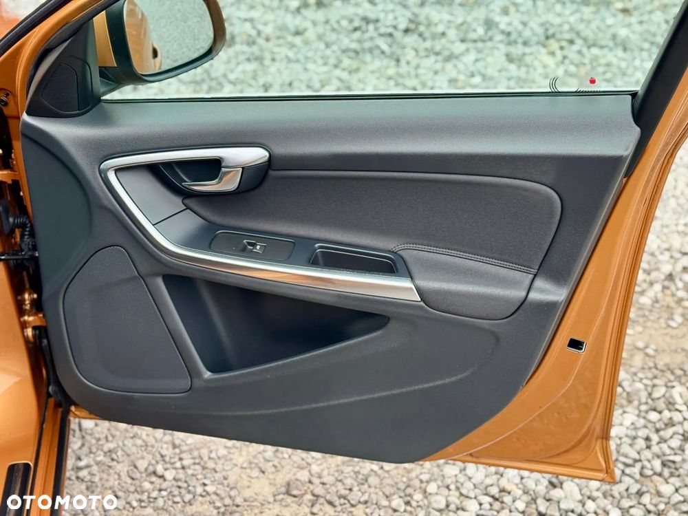 Volvo V60 D3 Geartronic Summum - 30