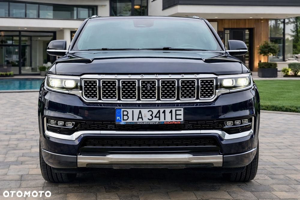 Jeep Grand Wagoneer - 12