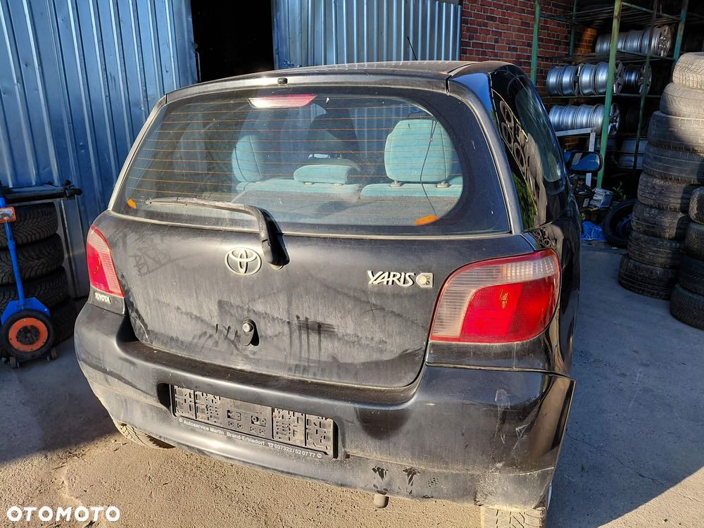 części TOYOTA YARIS I 3 drzwi 1.0 benzyna 1999r hatchback ZDERZAK TYŁ - 1
