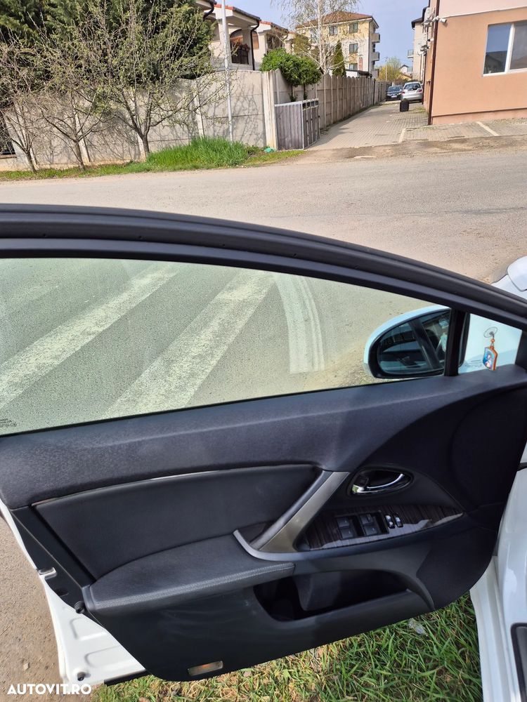 Toyota Avensis 2.2 D-CAT Luxury Aut. (consola argintie) - 12