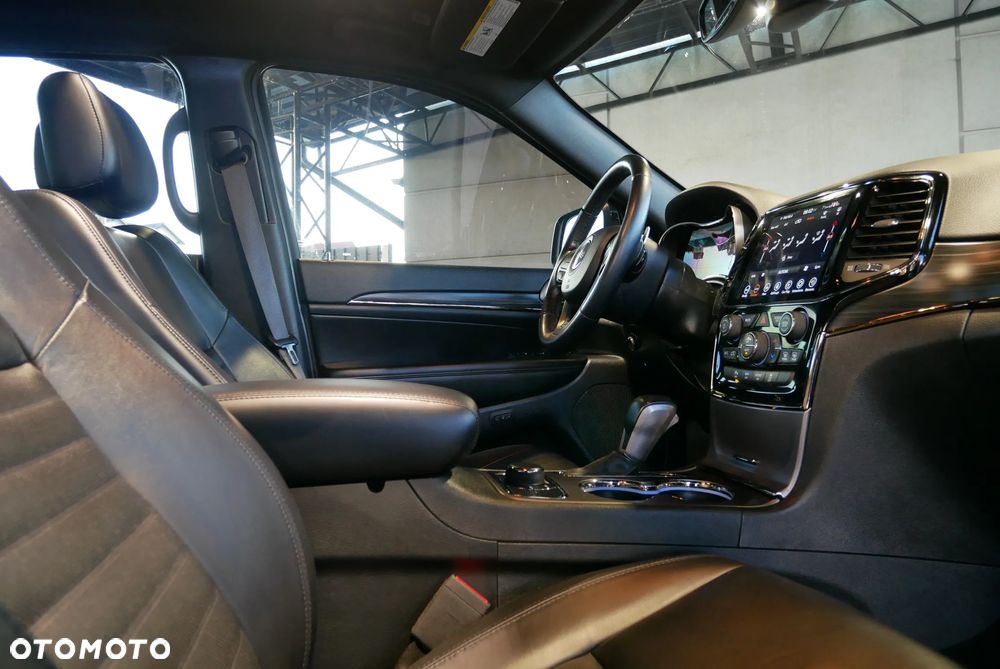 Jeep Grand Cherokee - 28