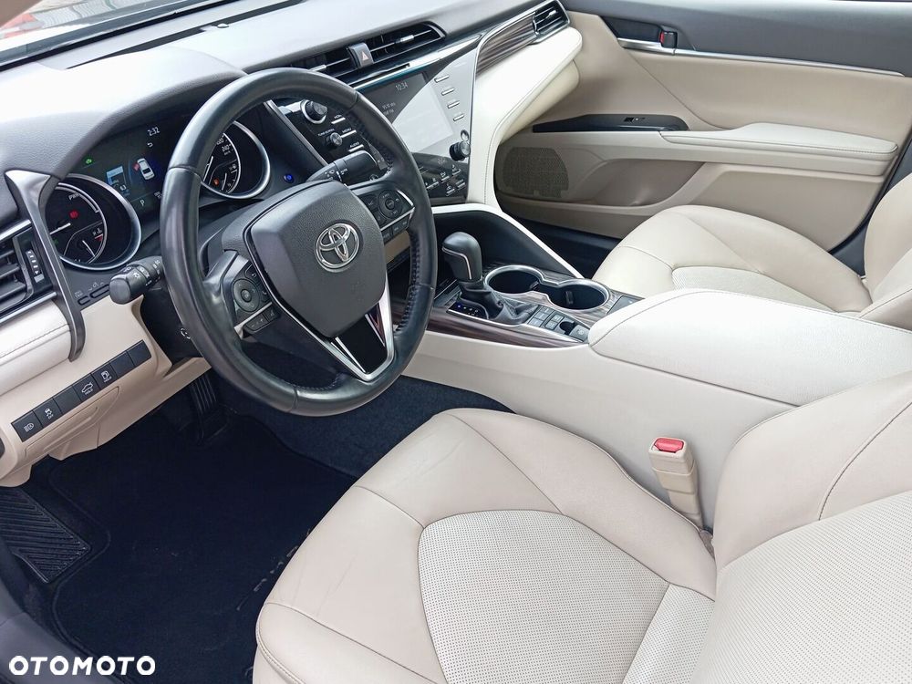 Toyota Camry 2.5 Hybrid Executive CVT - 10