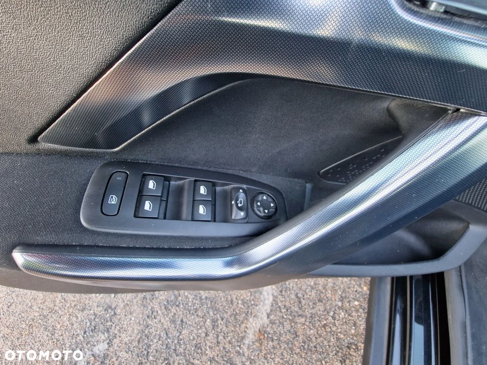 Peugeot 2008 1.2 Pure Tech GPF Allure S&S EAT6 - 8