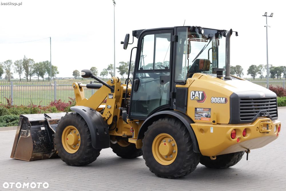 Caterpillar CAT 906M - 10
