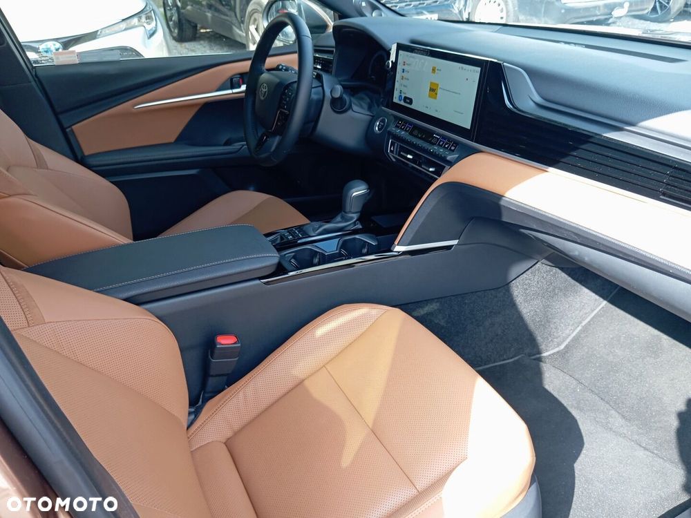 Toyota Camry - 12