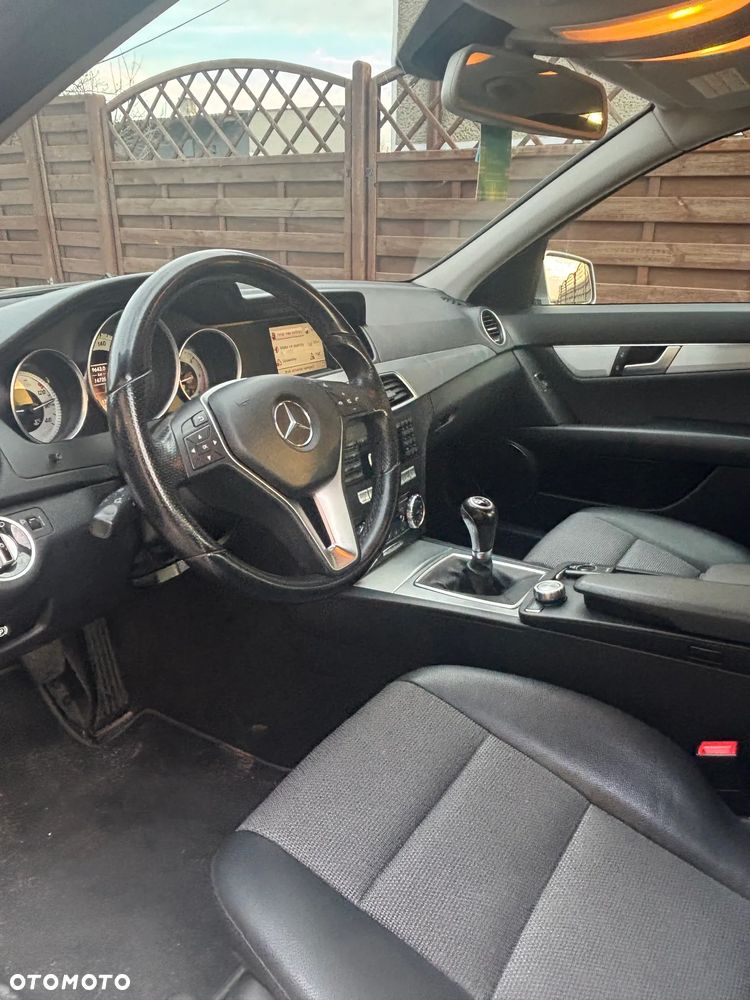 Mercedes-Benz Klasa C 220 CDI DPF (BlueEFFICIENCY) Avantgarde - 8