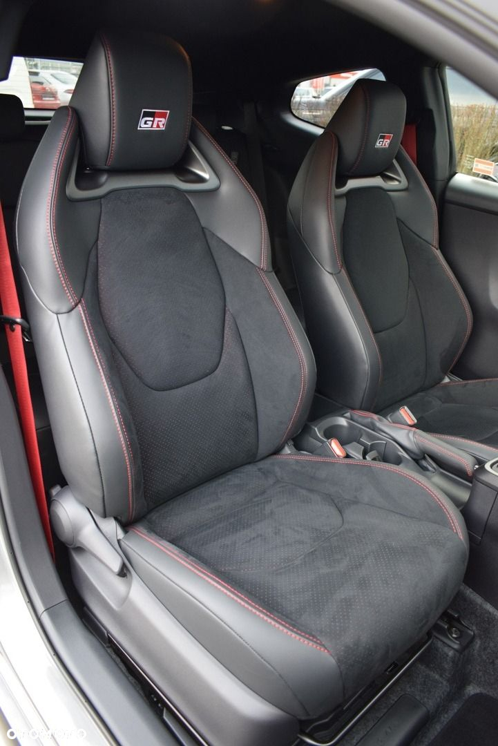 Toyota Yaris GR 1.6 Dynamic - 9