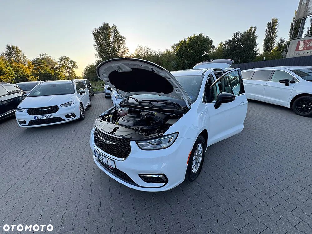 Chrysler Pacifica - 26