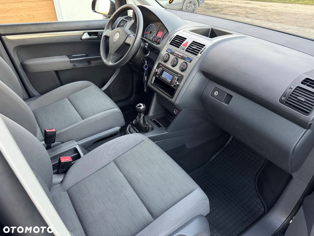 Volkswagen Touran 1.6 - 9