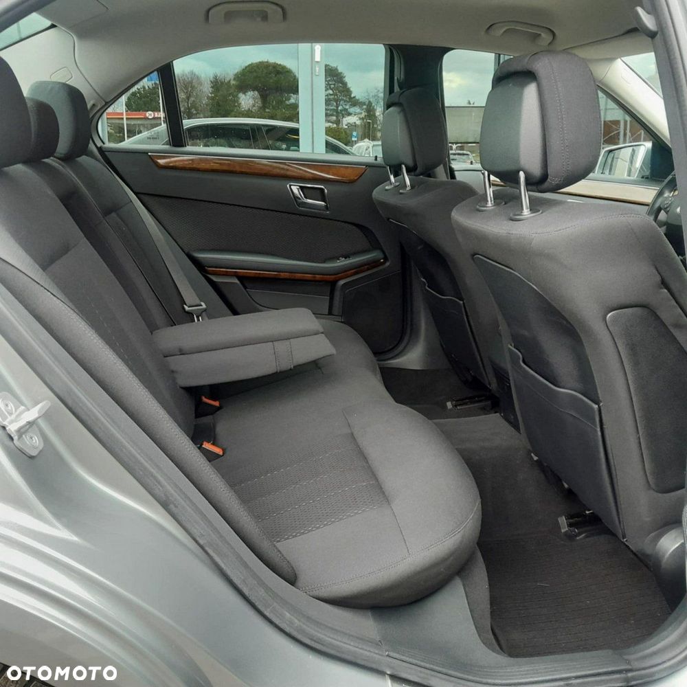 Mercedes-Benz Klasa E 350 CGI BlueEFFICIENCY 7G-TRONIC Elegance - 9