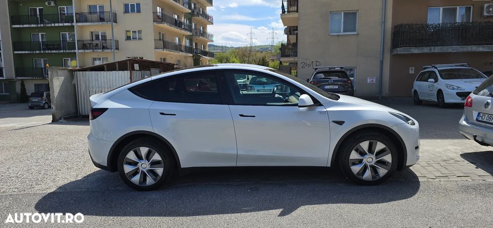 Tesla Model Y - 3