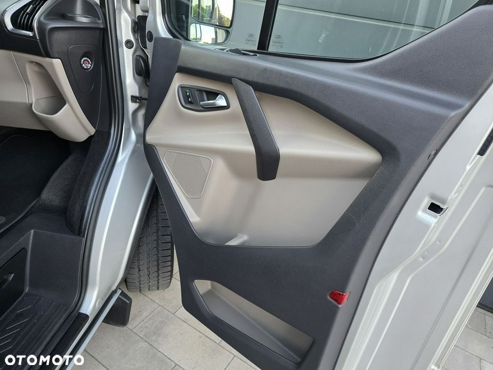 Ford Tourneo Custom - 22