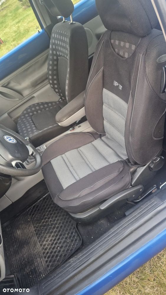 Volkswagen New Beetle - 11