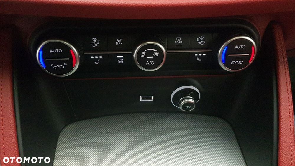 Alfa Romeo Stelvio - 25
