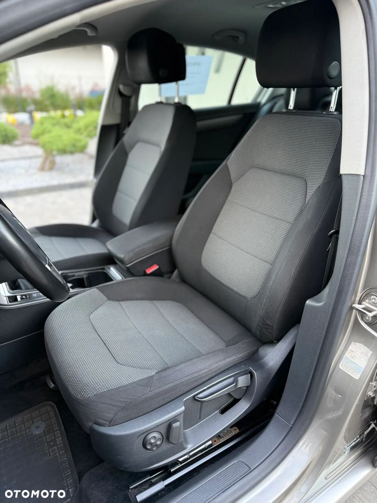 Volkswagen Passat - 15
