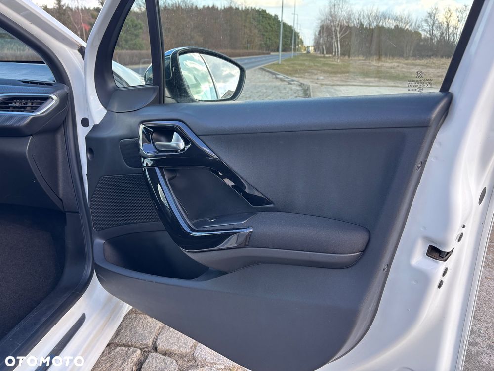 Peugeot 208 1.2 PureTech Style - 9