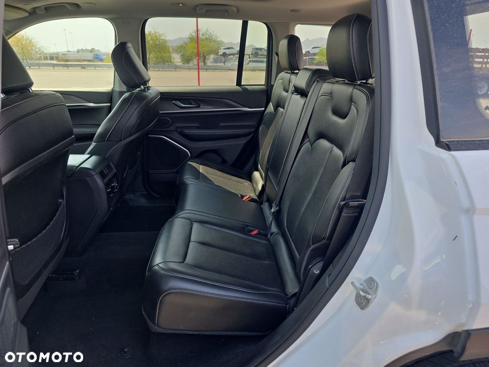 Jeep Grand Cherokee - 16