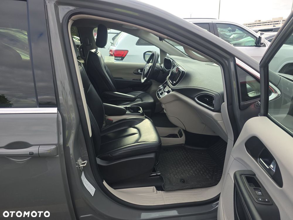 Chrysler Pacifica - 9