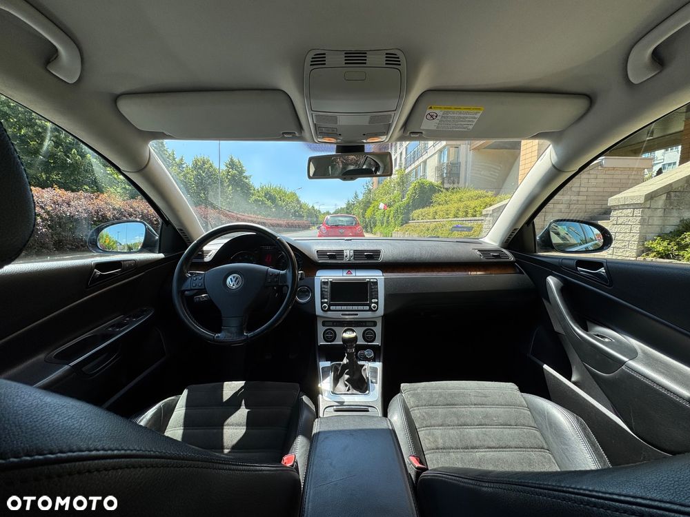 Volkswagen Passat 2.0 FSI Highline - 11