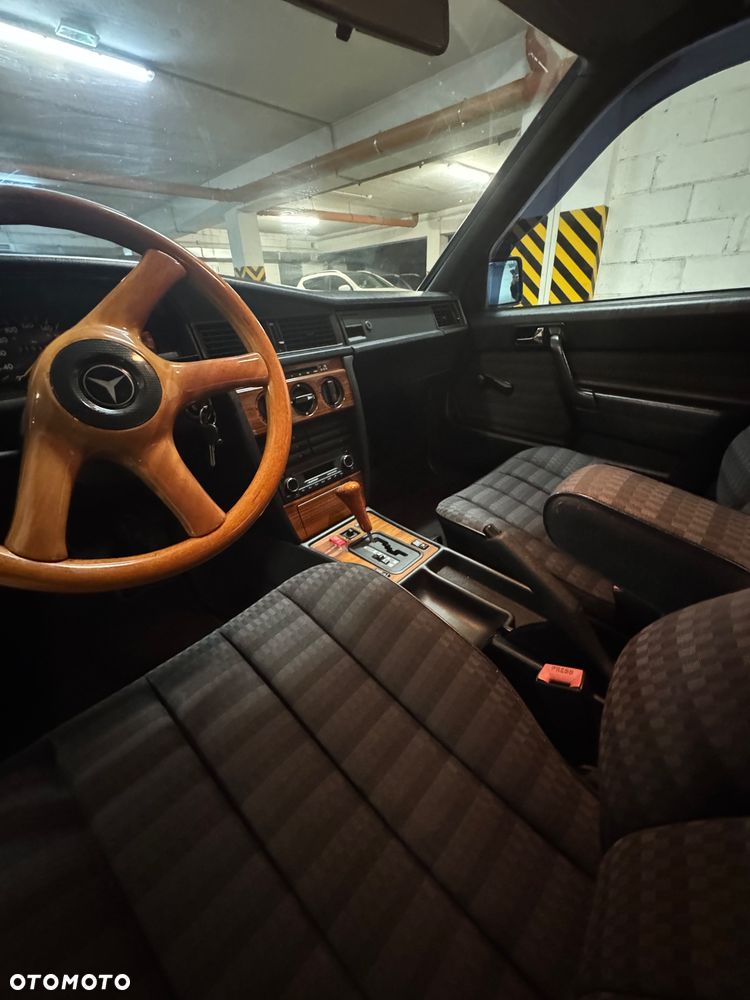 Mercedes-Benz W201 (190) - 6