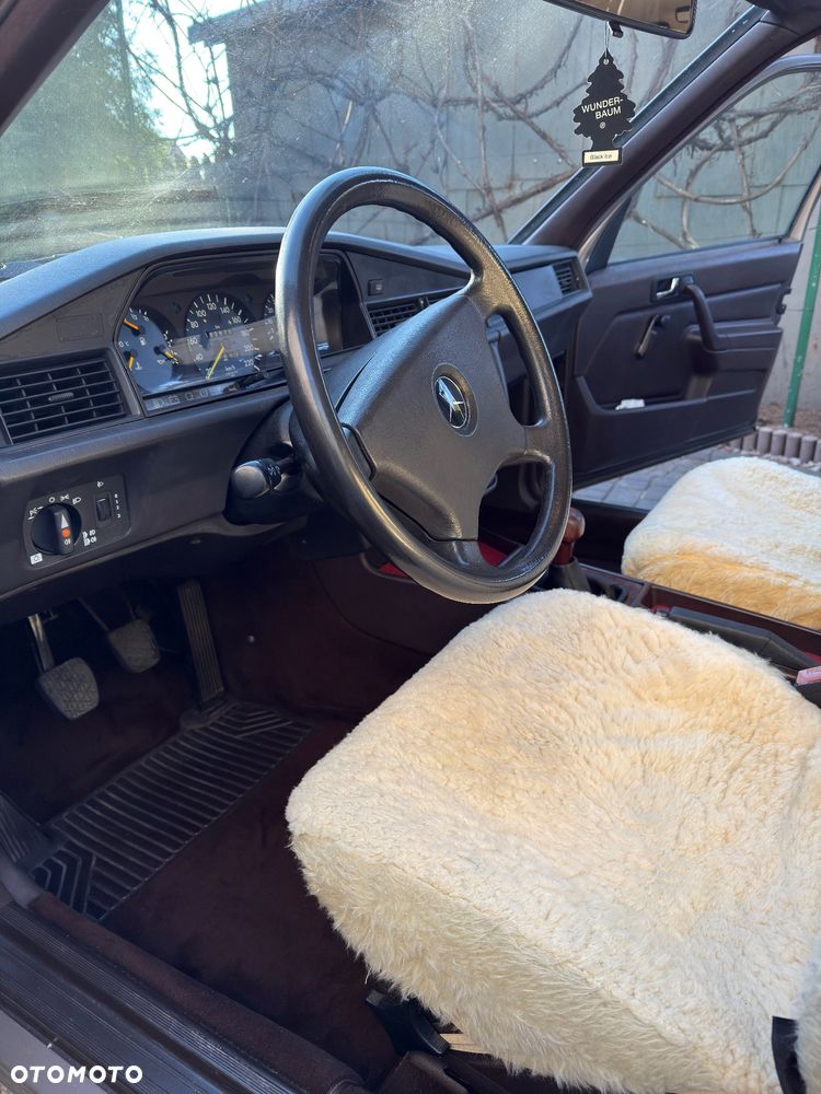 Mercedes-Benz W201 (190) - 5