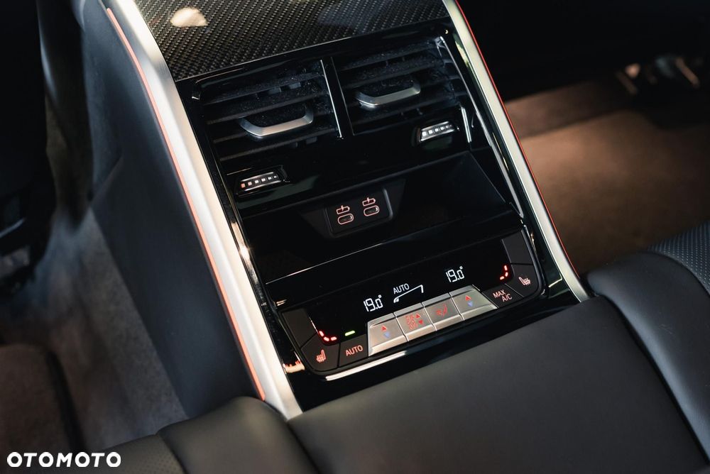 BMW M8 Competition - 35
