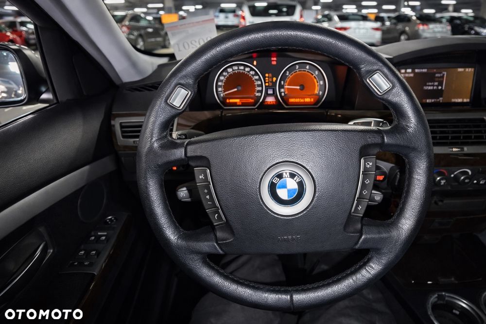 BMW Seria 7 745Li - 22