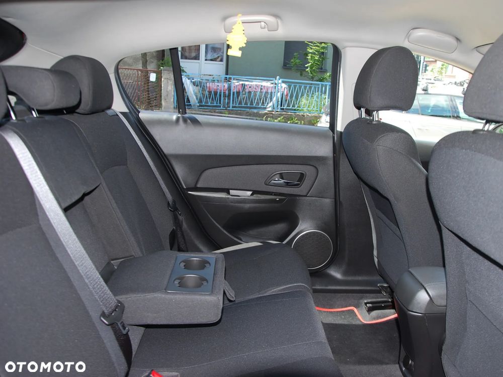 Chevrolet Cruze 1.6 LS+ - 18
