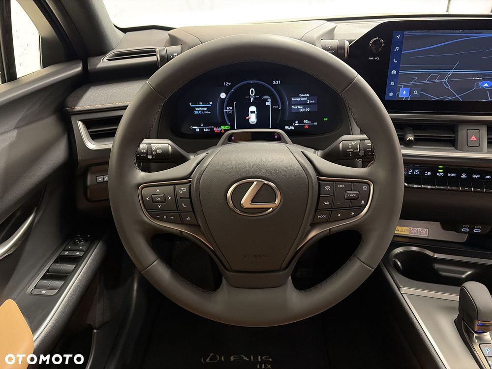 Lexus UX 300h F Sport Design - 12