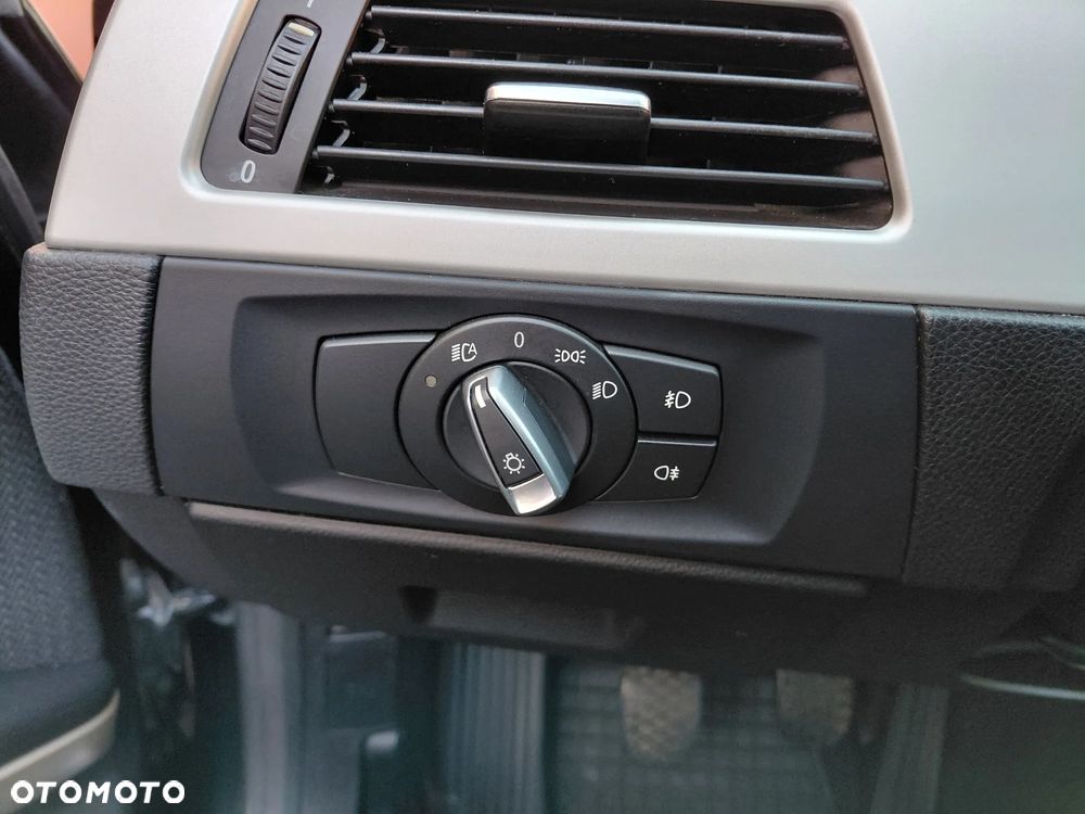 BMW Seria 3 320d DPF Edition Sport - 33