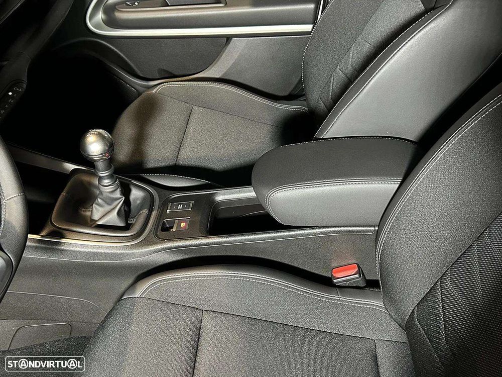 Jeep Avenger 1.2 GSE T3 Summit - 41