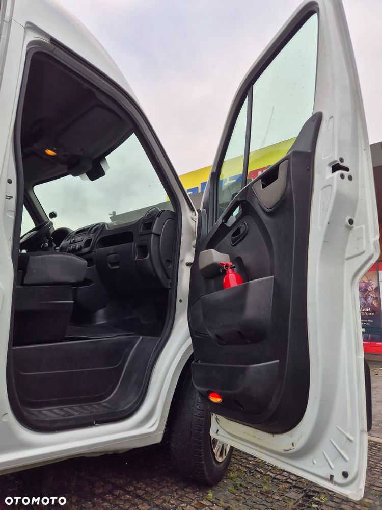 Nissan NV400 - 21