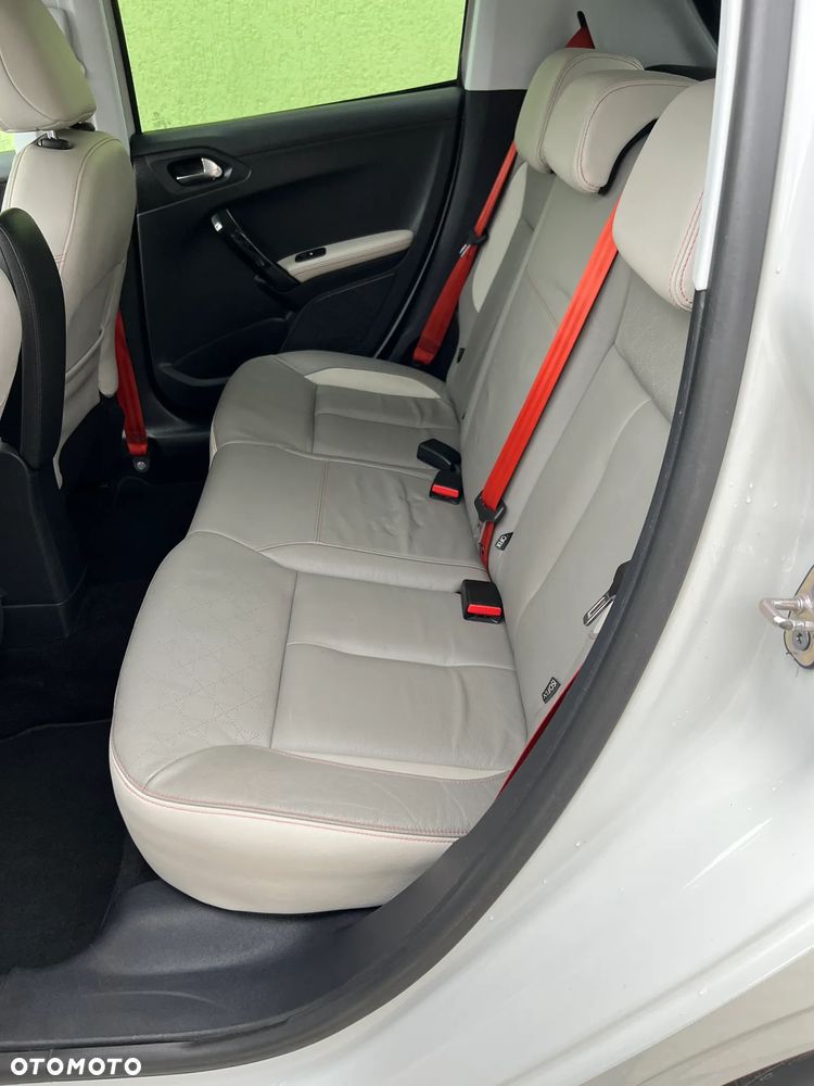 Peugeot 208 - 12